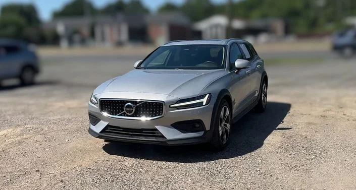 2025 Volvo V60 Cross Country B5 Plus