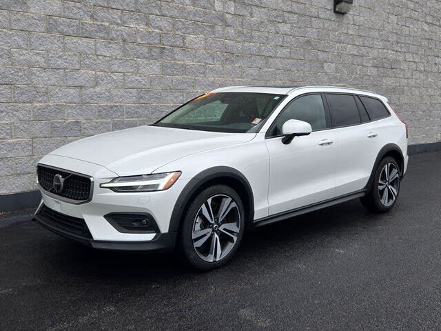 2025 Volvo V60 Cross Country B5 Plus