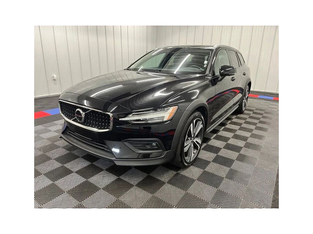 2025 Volvo V60 B5 Plus