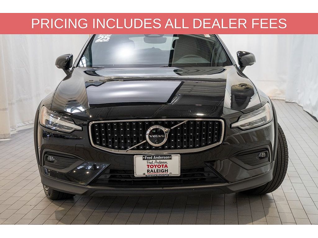 2025 Volvo V60 Cross Country B5 Plus