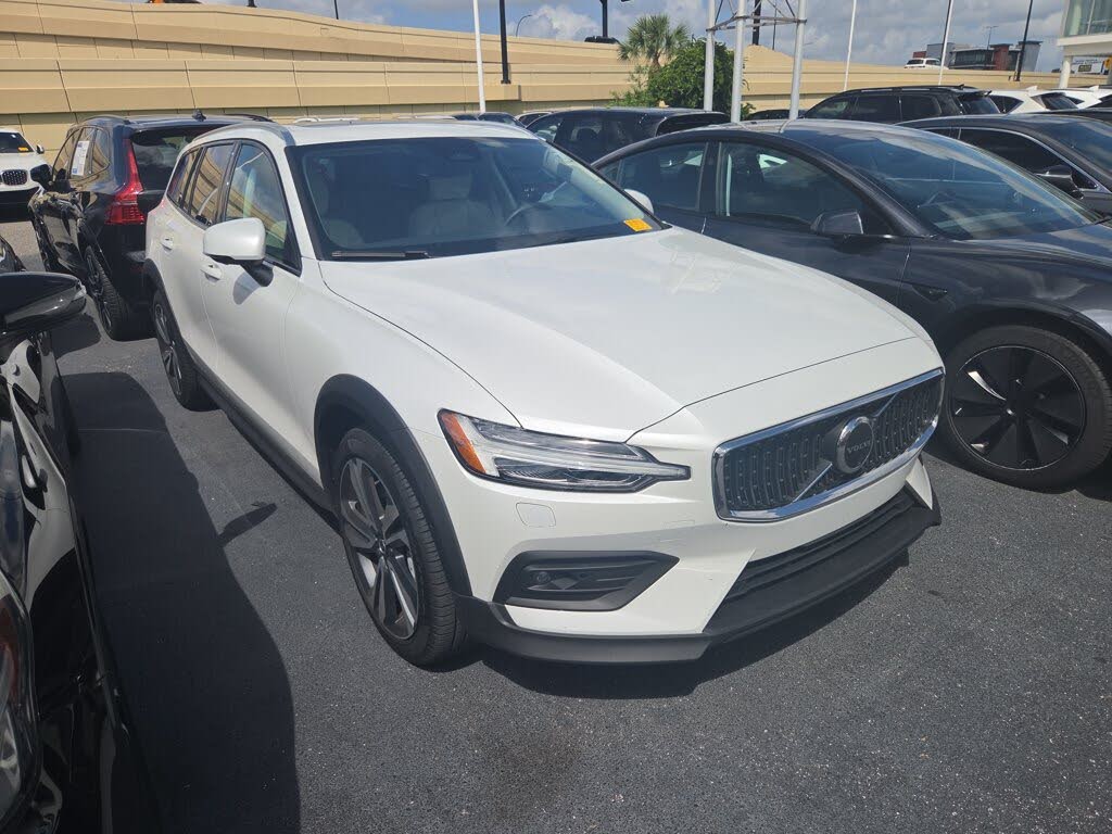 2026 Volvo V60 Cross Country B5 Plus