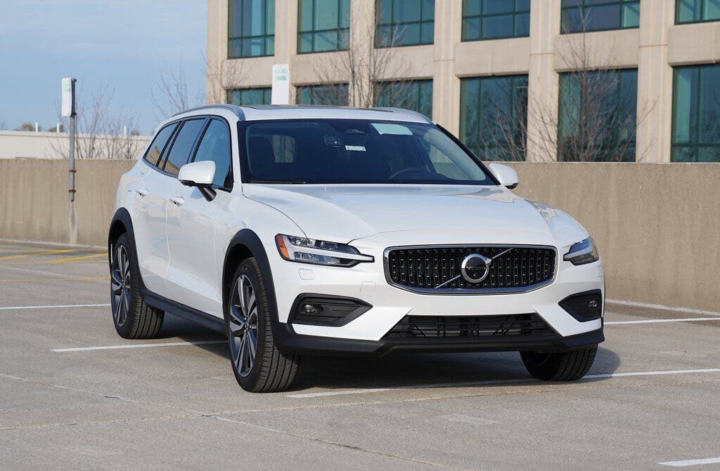 2026 Volvo V60 Cross Country B5 Plus