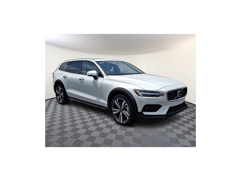 2025 Volvo V60 Cross Country Plus