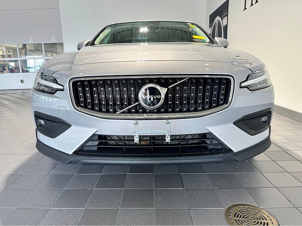 2025 Volvo V60 B5 Plus