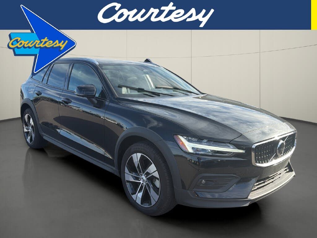2025 Volvo V60 Cross Country B5 Plus