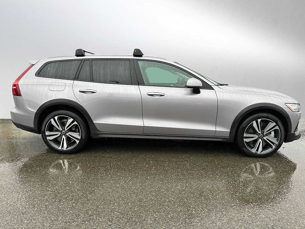 2026 Volvo V60 Cross Country B5 Plus