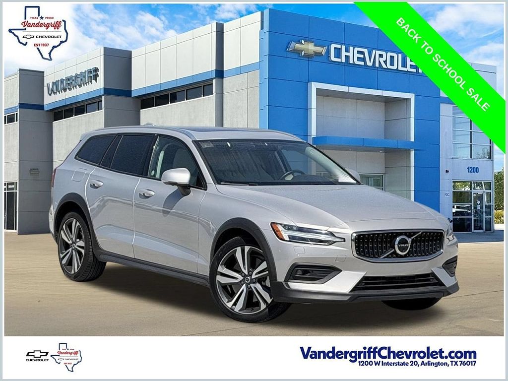 2025 Volvo V60 Cross Country B5 Plus