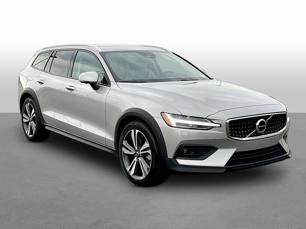 2025 Volvo V60 B5 Plus
