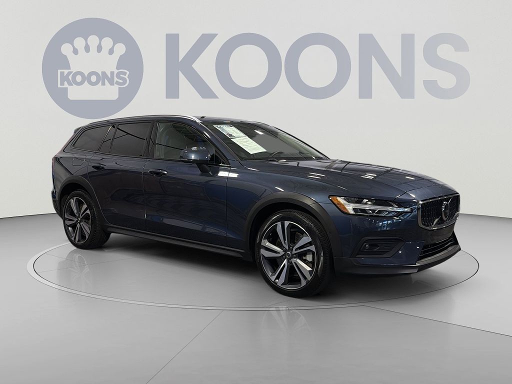 2025 Volvo V60 B5 Plus