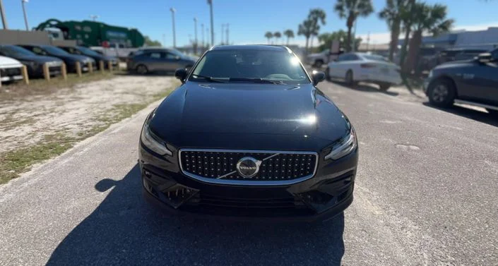 2025 Volvo V60 B5 Plus