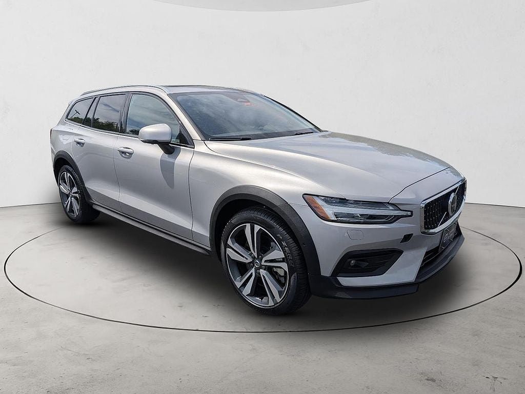 2025 Volvo V60 B5 Plus