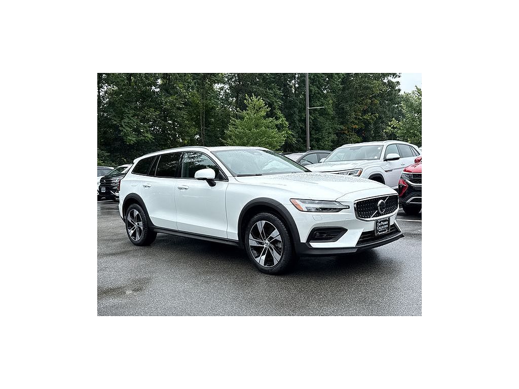 2025 Volvo V60 B5 Plus