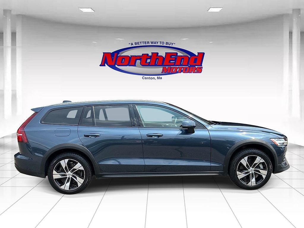 2025 Volvo V60 B5 Plus