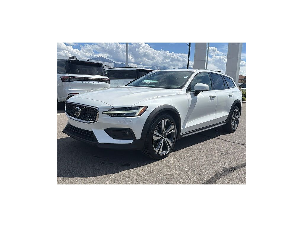 2025 Volvo V60 B5 Plus