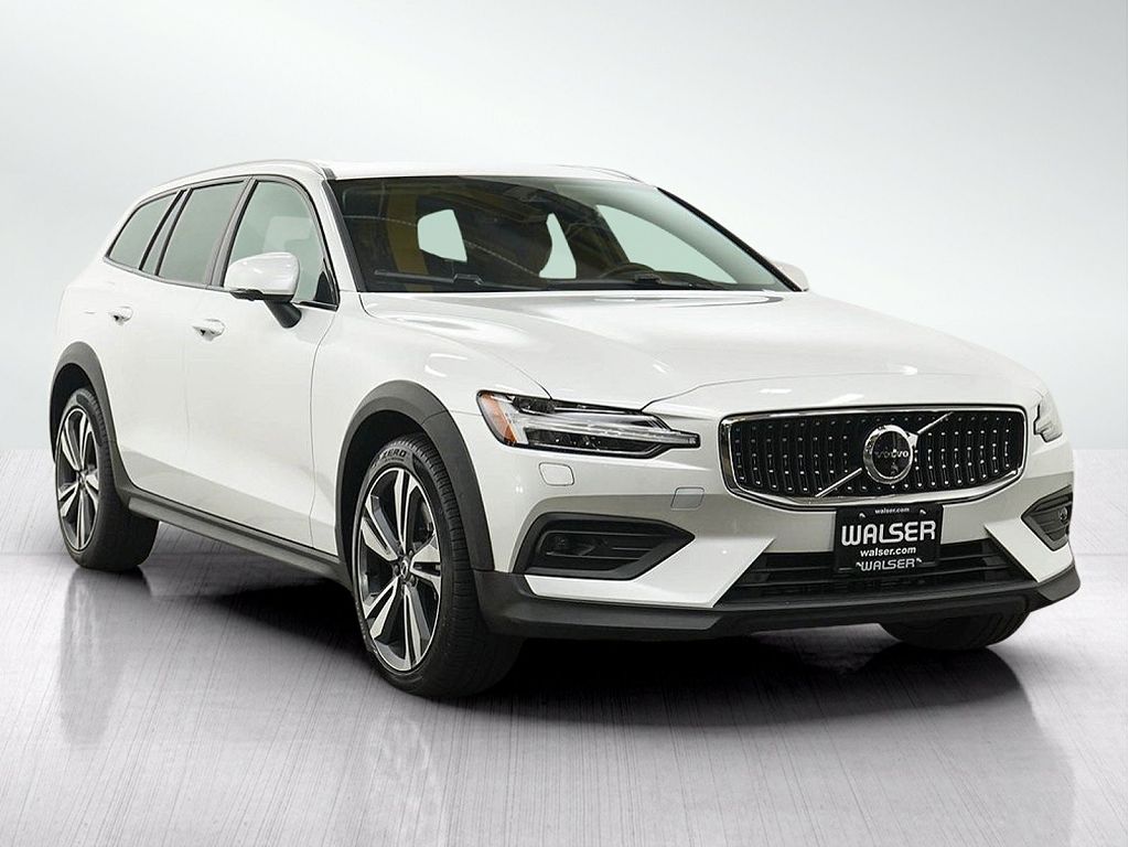 2025 Volvo V60 B5 Plus