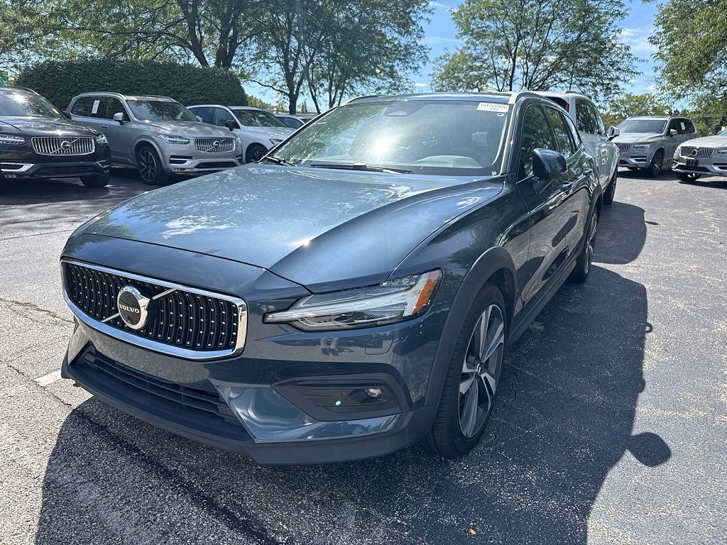 2025 Volvo V60 B5 Plus