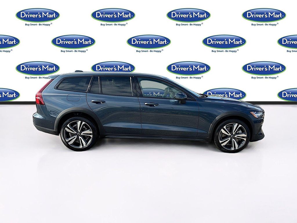 2025 Volvo V60 B5 Plus