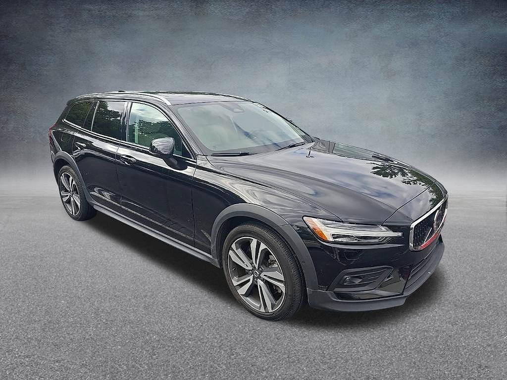 2025 Volvo V60 B5 Plus