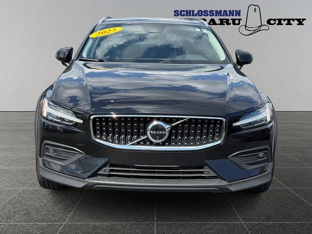 2025 Volvo V60 B5 Plus