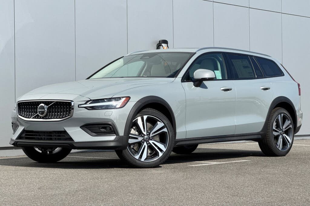 2026 Volvo V60 Cross Country B5 Plus