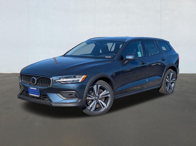 2026 Volvo V60 Cross Country B5 Plus