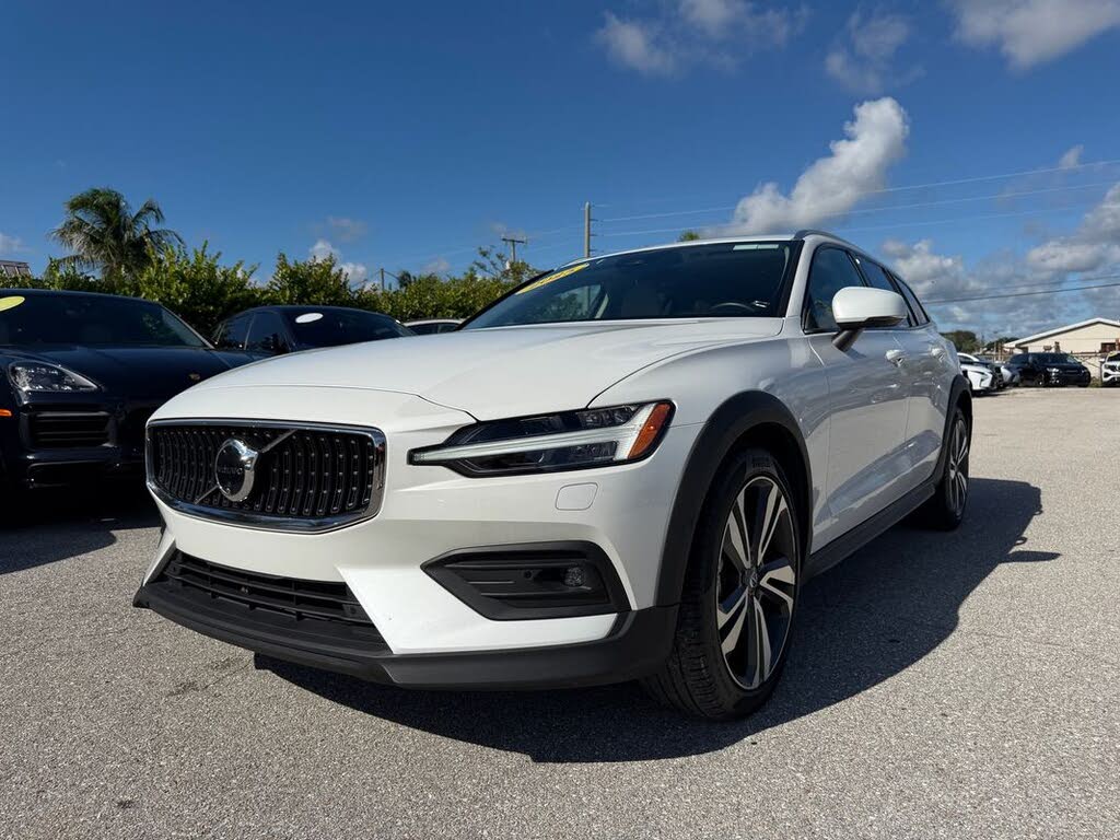 2025 Volvo V60 B5 Plus