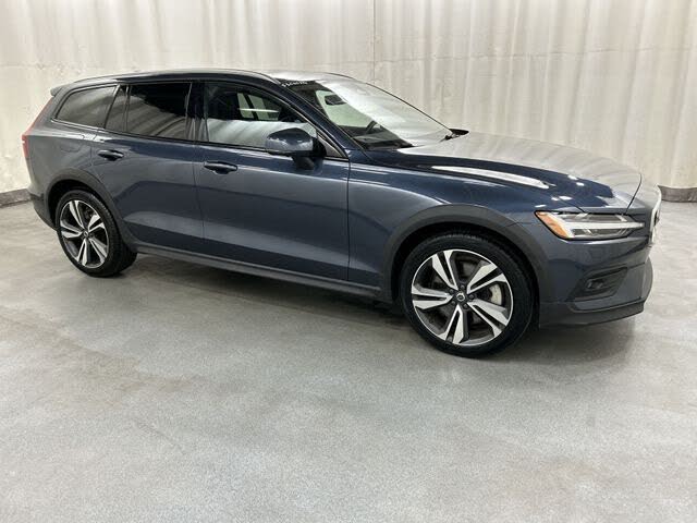 2025 Volvo V60 Cross Country B5 Plus