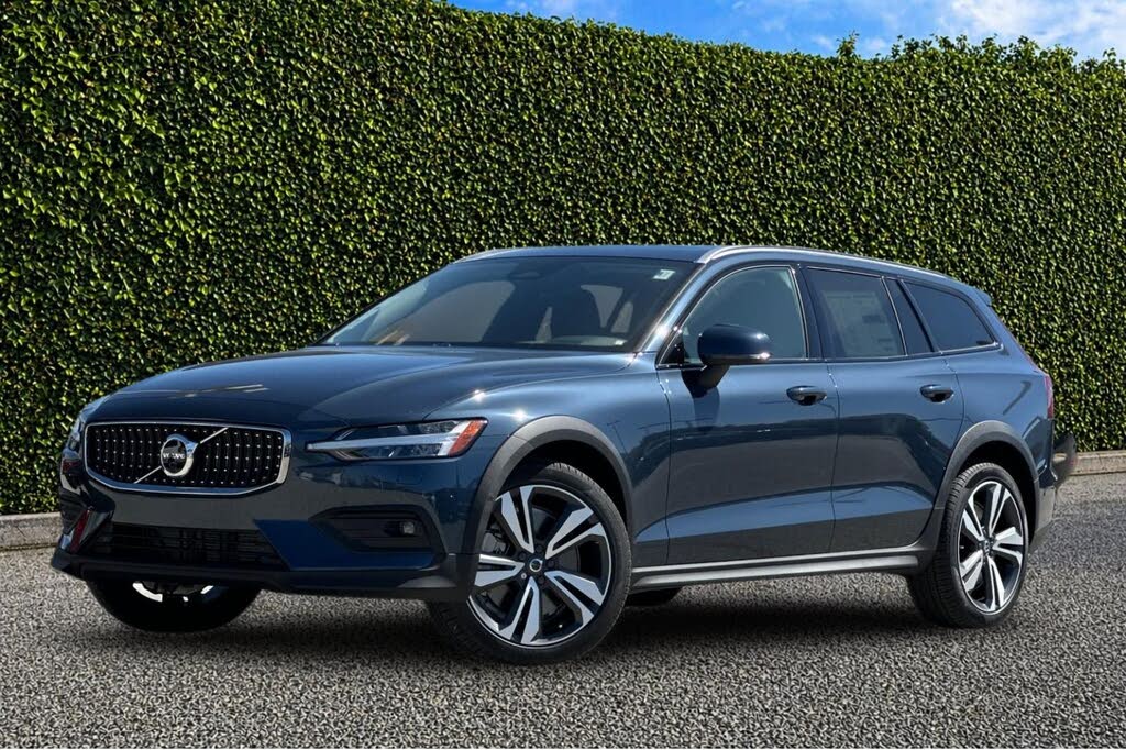 2026 Volvo V60 Cross Country B5 Plus