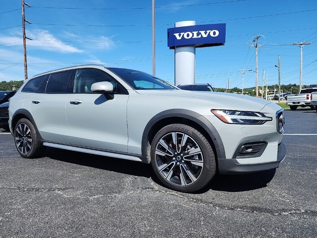2025 Volvo V60 Cross Country B5 Ultra
