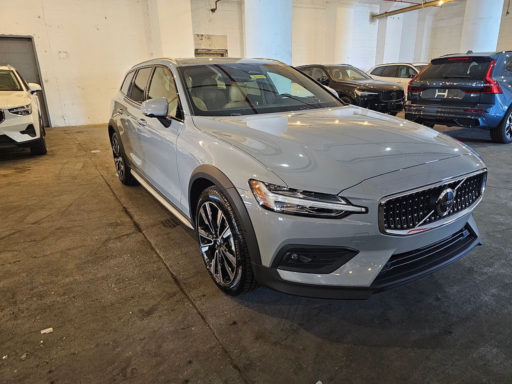2025 Volvo V60 B5 Ultra