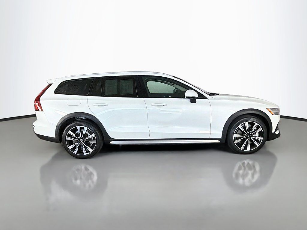 2025 Volvo V60 B5 Ultra
