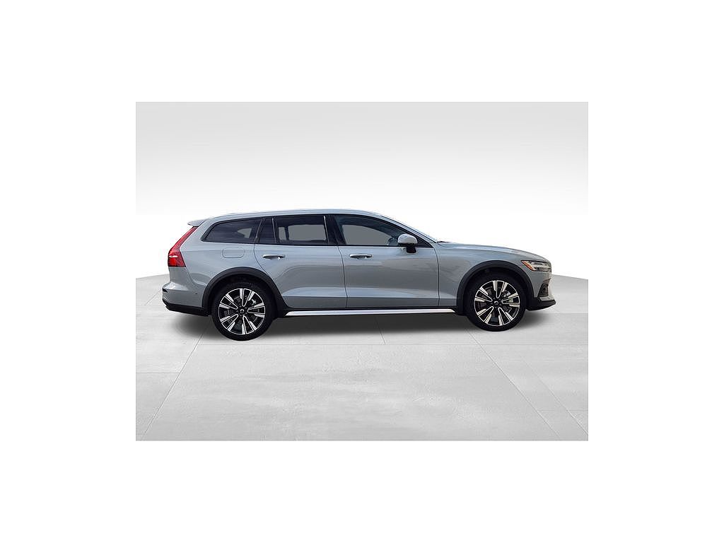 2025 Volvo V60 B5 Ultra
