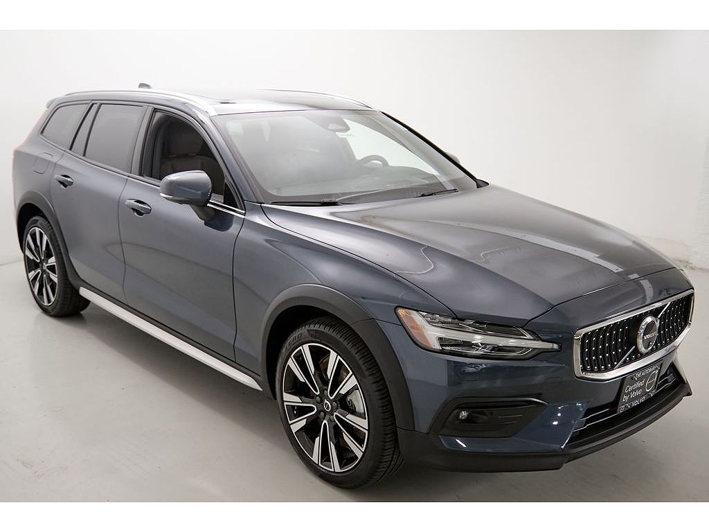 2025 Volvo V60 Cross Country B5 Ultra
