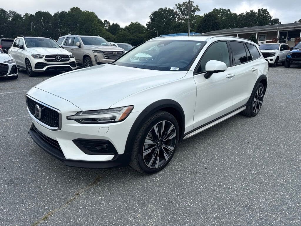 2025 Volvo V60 B5 Ultra