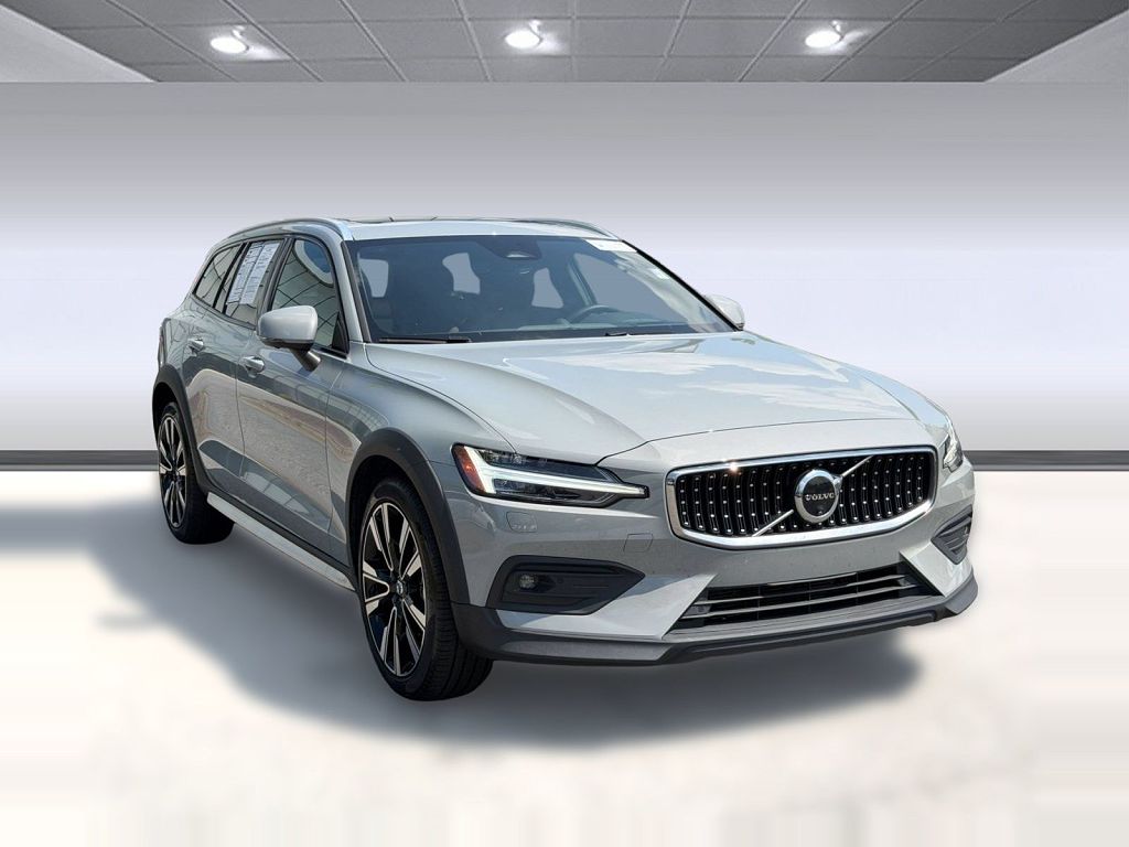 2025 Volvo V60 Cross Country B5 Ultra