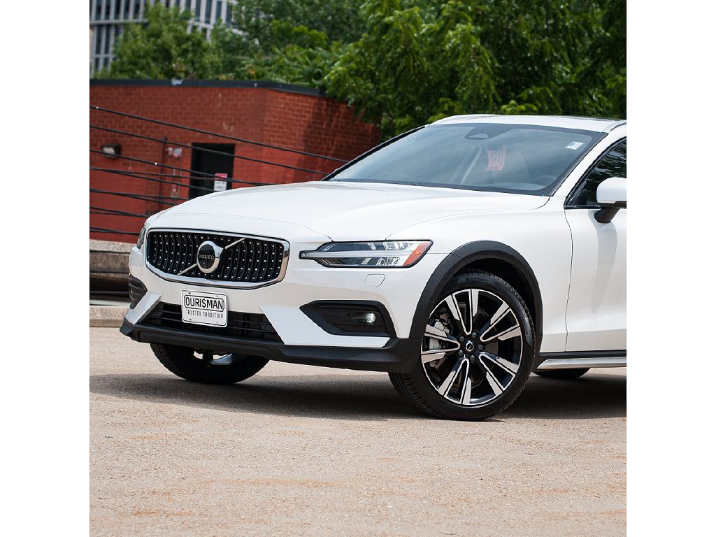 2026 Volvo V60 Cross Country B5 Ultra
