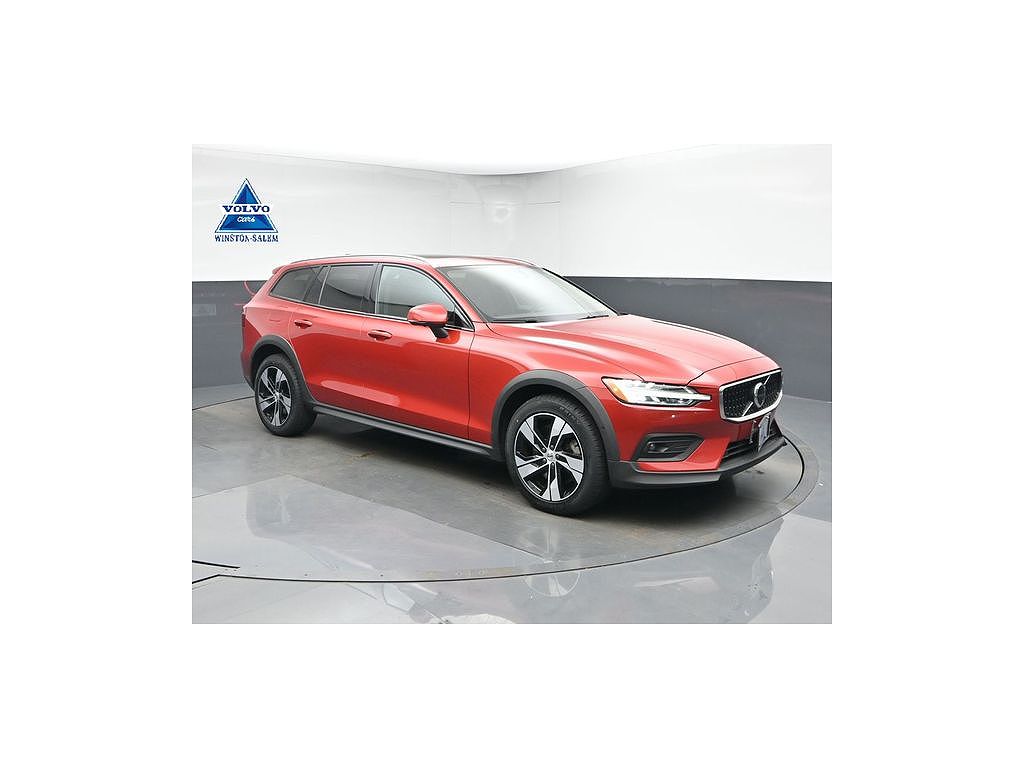 2024 Volvo V60 Cross Country B5 Plus