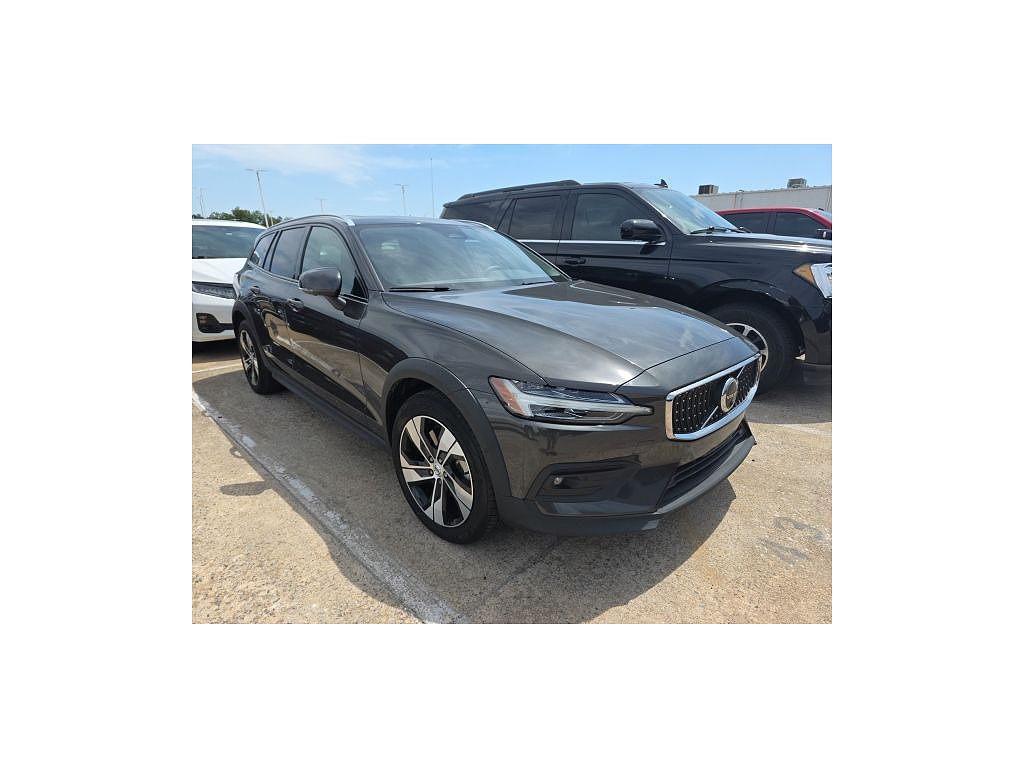 2024 Volvo V60 Cross Country B5 Plus