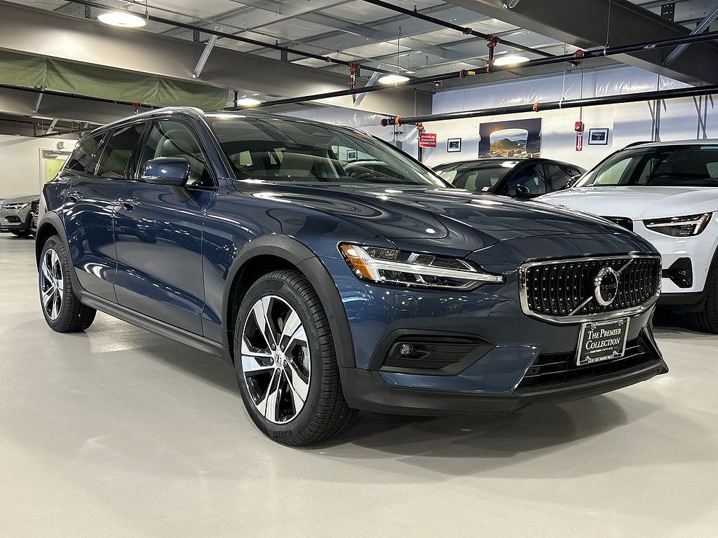 2024 Volvo V60 B5 Plus
