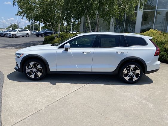 2024 Volvo V60 B5 Plus