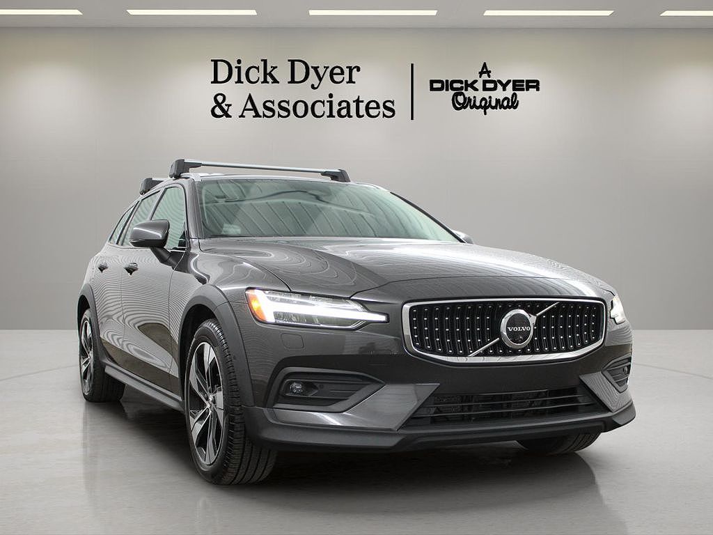 2023 Volvo V60 B5 Plus