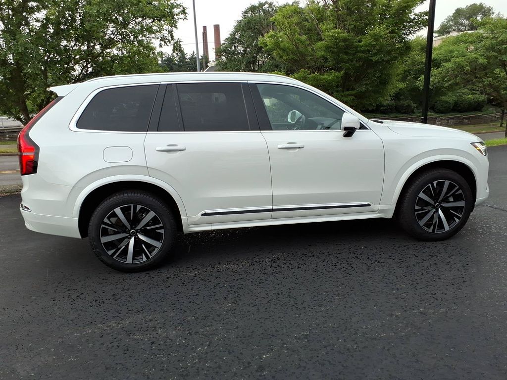 2025 Volvo XC90 B5 (2025.5) Core