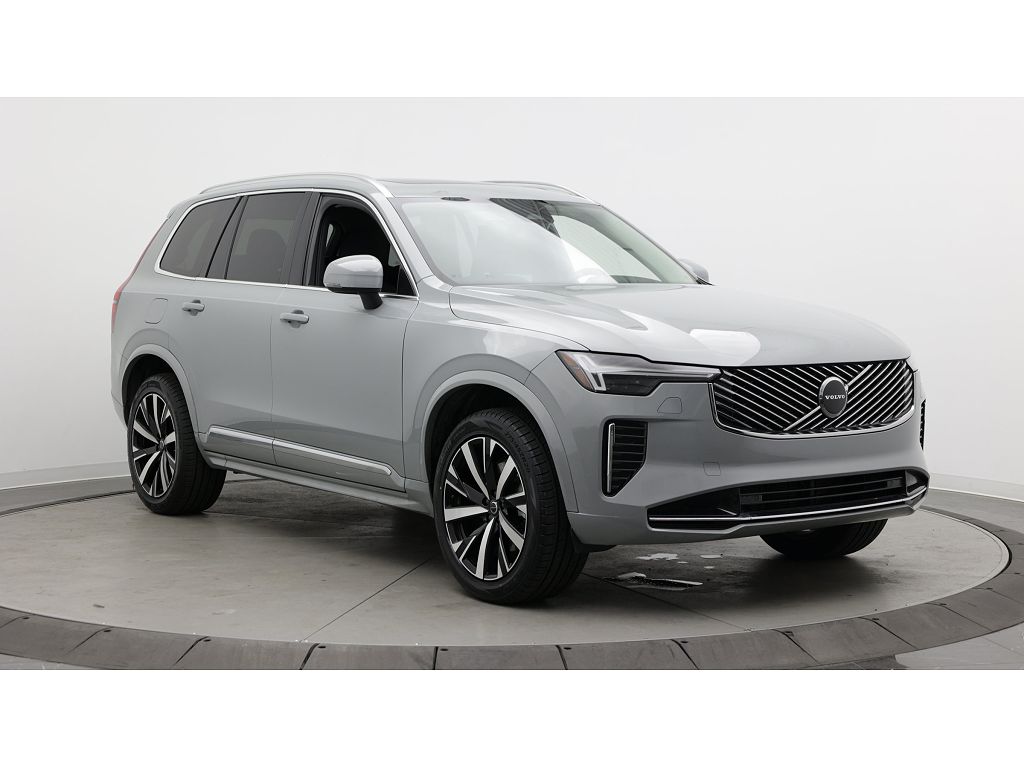 2025 Volvo XC90 B5 Core