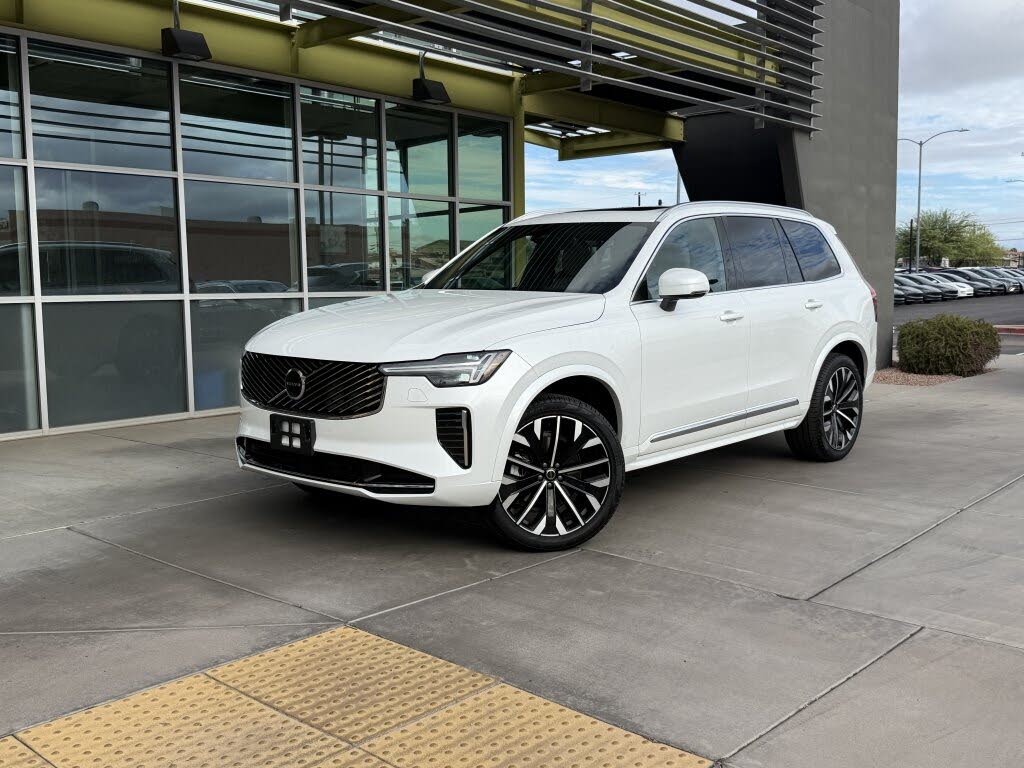 2025 Volvo XC90 B5 Core