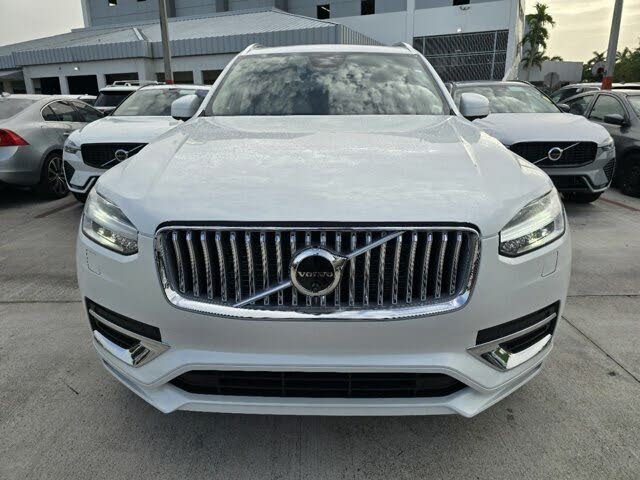 2025 Volvo XC90 B5 Plus