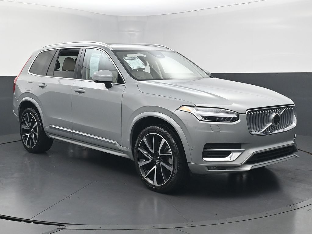 2025 Volvo XC90 B5 Plus