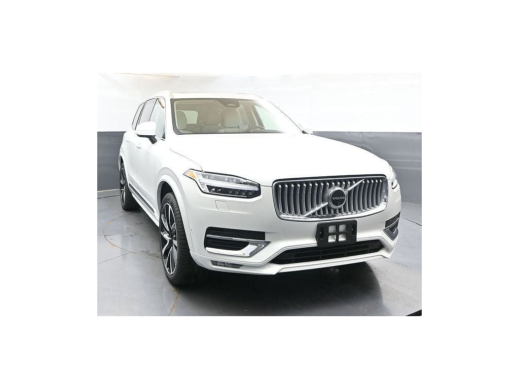 2025 Volvo XC90 B5 Plus