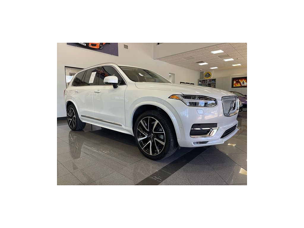 2025 Volvo XC90 B5 Plus