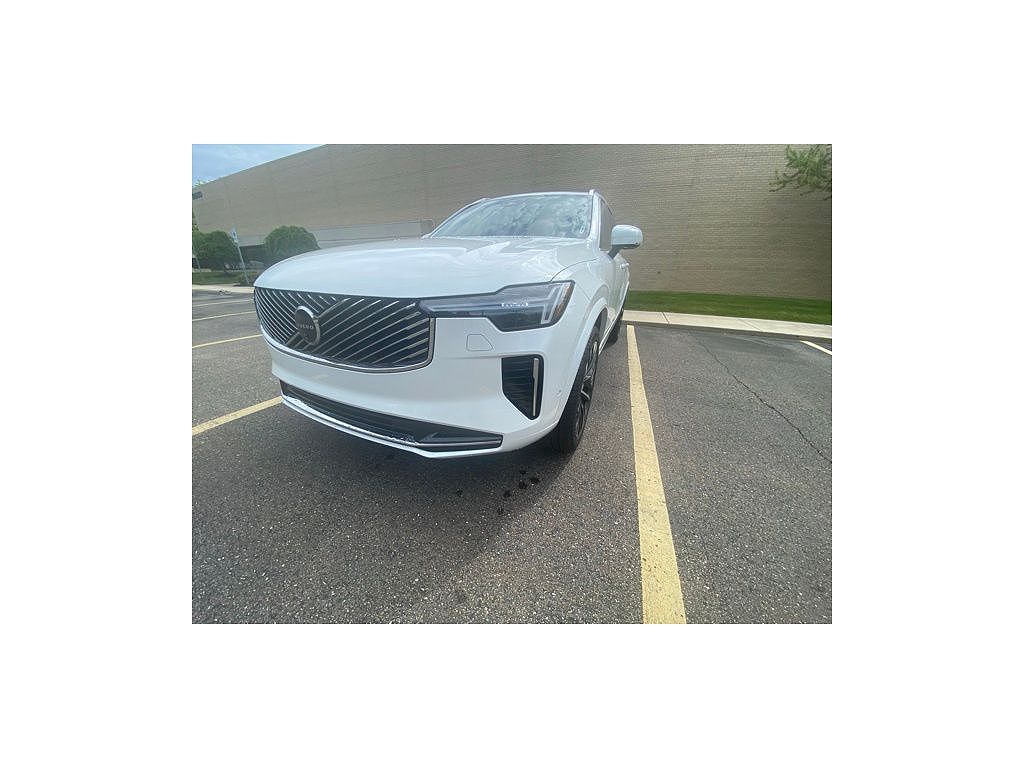 2025 Volvo XC90 B5 Ultra