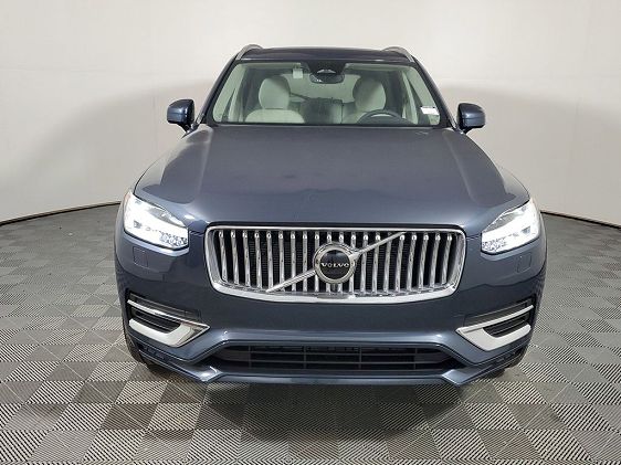 2025 Volvo XC90 B5 Core